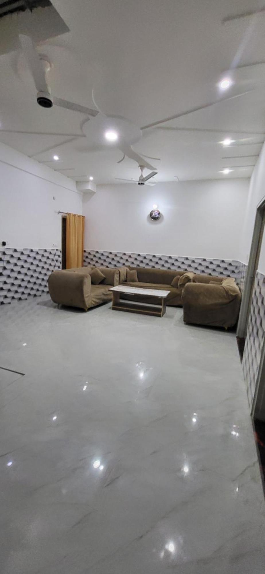 House Of Krishna Hotel วรินดาวัน ภายนอก รูปภาพ